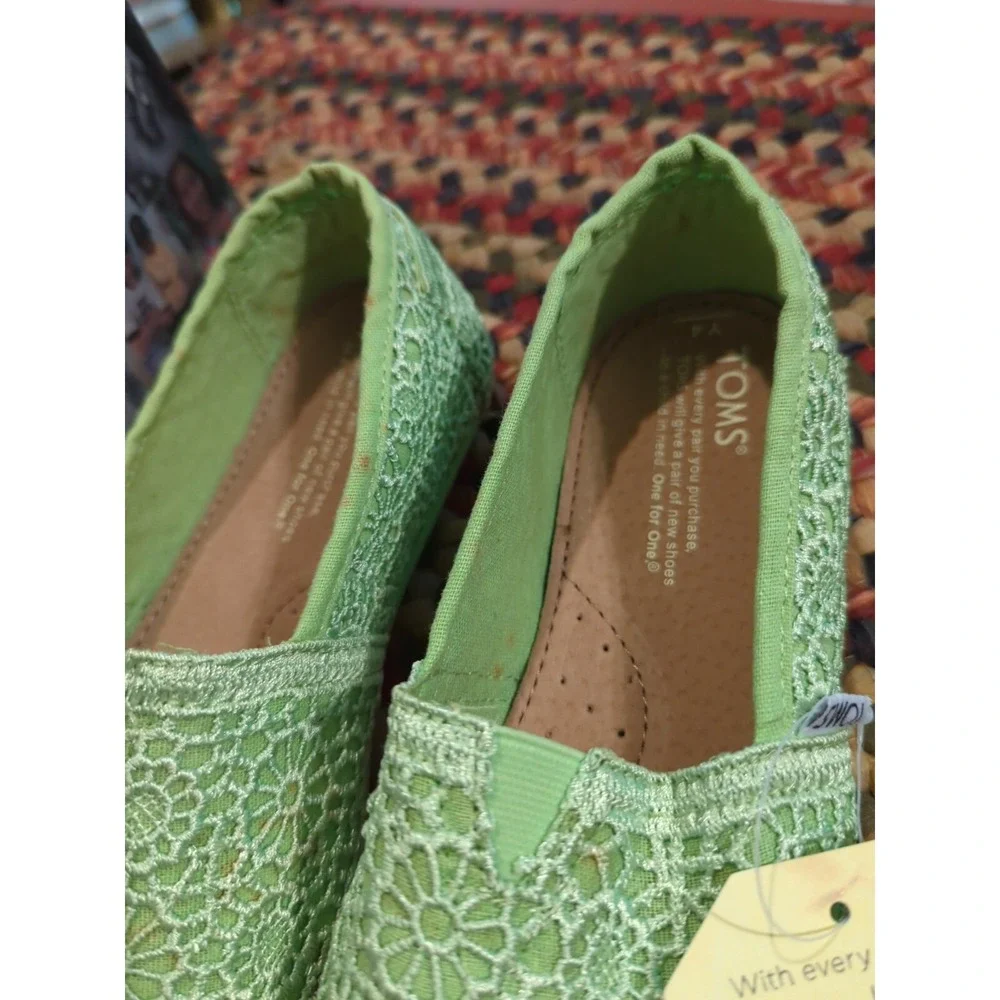 Brand New & Authentic TOMS Classics Shoes Size Youth 4 Lime‎ Crochet NIB *READ*